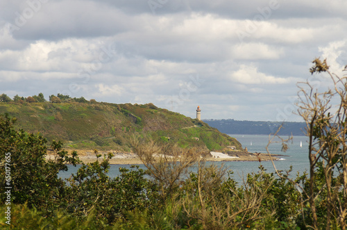 Phare de Ste Anne du Porzic et pointe du diable depuis le GR34. photo