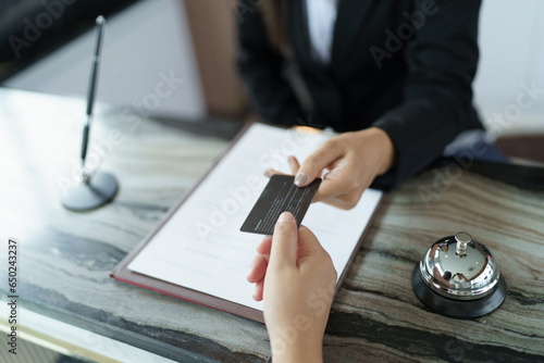 Obraz na plátne Hotel receptionist in uniforms Concierge giving the key doing check-in at the ho