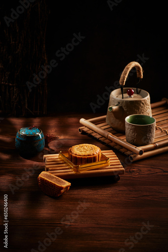 Mooncake Stilllife with chinese dark wood theme (ID: 650246400)