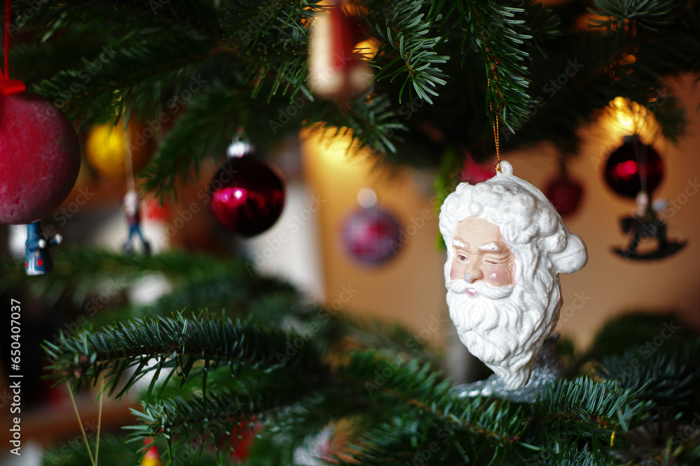 Obraz premium Atmospheric Christmas tree decoration with Santa and balls