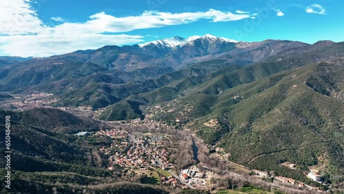 Aerial sweep captures Amélie-les-Bains-Palalda's scenic charm and beauty.
 photo