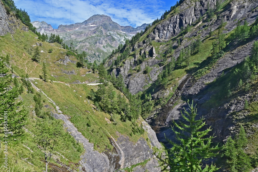 Ruscelli e torrenti sulla salita verso il Parco Naturale Alpe Veglia e Alpe Devero, Valle d'Ossola - Piemonte