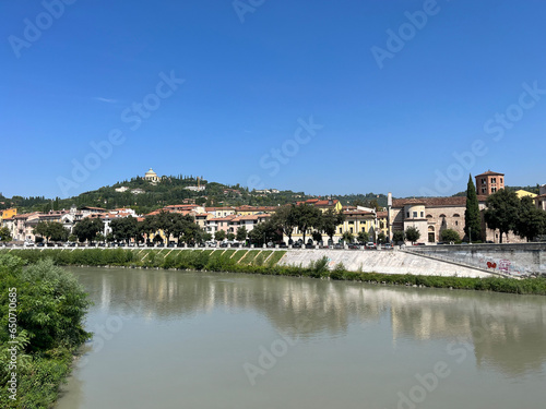 Vérone est l'une des villes les plus belles et visitées d'Italie photo