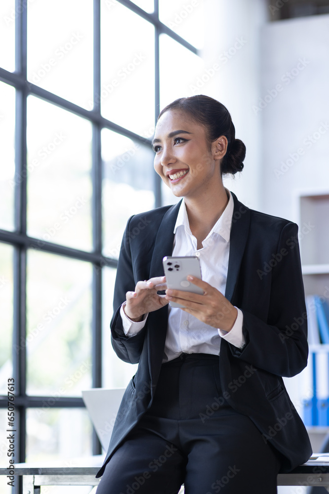 Portrait of successful business asian women arms crossed and smile dressed casually with happy and self-confident positive expression isolated over office background
Portrait of successful business asian women arms crossed and smile dressed casually with happy and self-confident positive expression isolated over office background