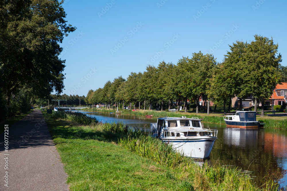 Naklejka premium westerwoldersche aa rriver in holland with boats