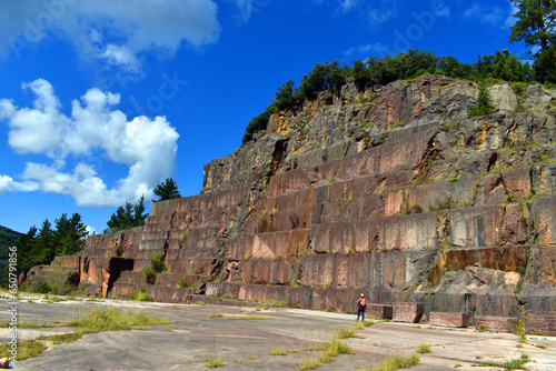 A hiker observes the Ereño ...