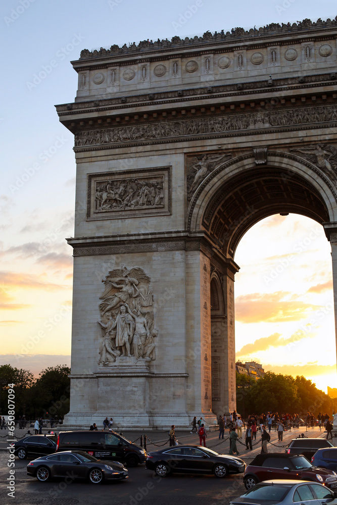 Fototapeta premium arc de triomphe at sunset