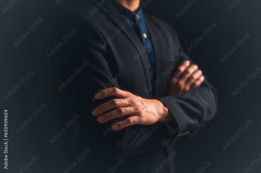 Obraz premium confident businessman investor, Explore the confidence and determination man crossed arms, ambition corporate executive, lawyer banker, consultant agent, businessman wearing suit standing arms crossed