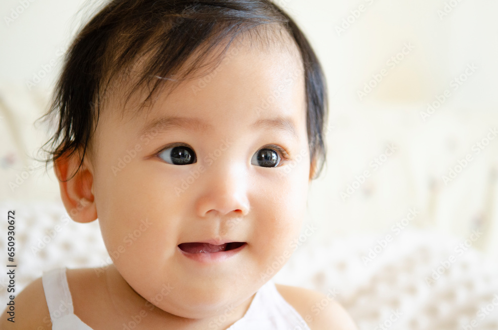 笑っている赤ちゃん 笑っている赤ちゃん