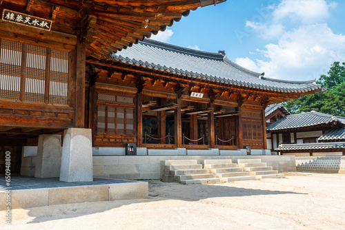 Canvas Print views of Gyeongbokgoong palace complex in seoul city