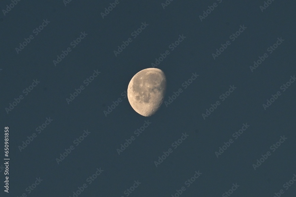 The face of the moon. Background material of the phases of the moon.