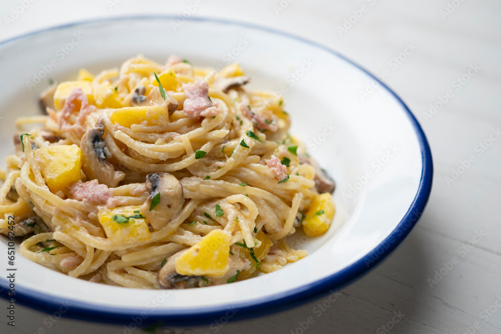 Spaghetti with carbonara sauce, ham and pineapple.