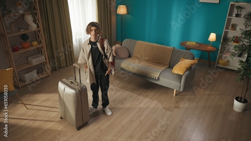 Φωτογραφία Shot of a teenager, teen, young man moving out, leaving for college