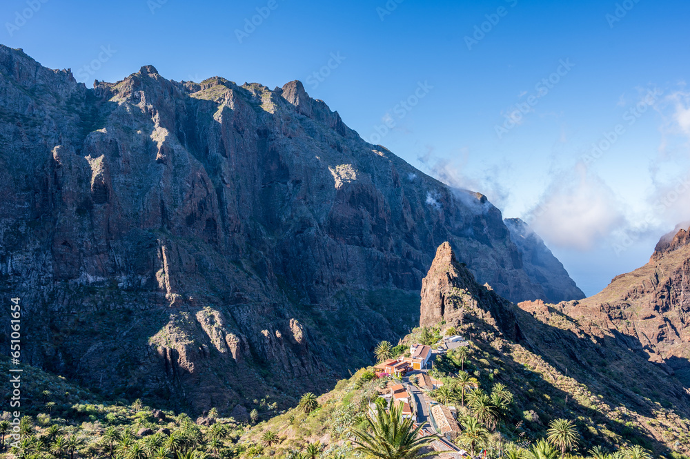 Φωτογραφία View of Masca, a small mountain village on the island of Tenerife, from above