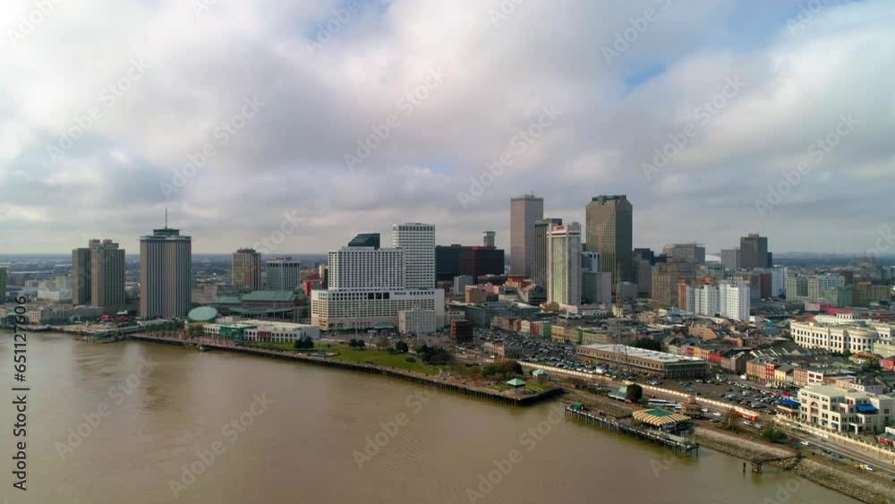 Aerial Forward Shot Of Mississippi River Near Buildings And Vehicles In City Against Cloudy Sky - New Orleans, Louisiana Aerial Forward Shot Of Mississippi River Near Buildings And Vehicles In City Against Cloudy Sky - New Orleans, Louisiana