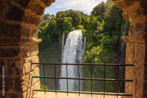 Obraz na płótnie La cascate delle Marmore, formata dai fiumi, nera e velino. La più grande d'Europa w salonie
