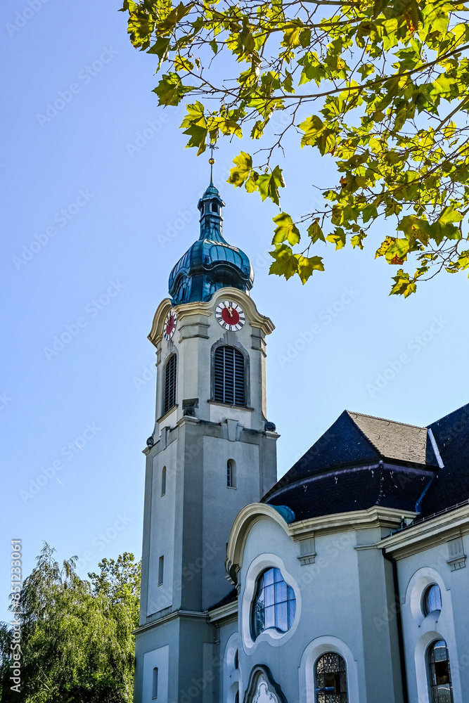 Obraz premium Brugg, Altstadt, Kirche, katholische Kirche, St. Nikolaus, Aare, Stadt, Altstadthäuser, Jurasüdfuss, Aargau, Fluss, Nordwestschweiz, Sommer, Schweiz