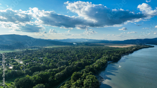 Obraz na płótnie landscape with lake w salonie