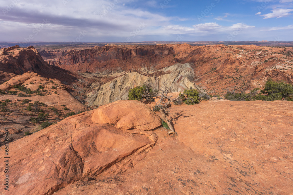 hiking the upheaval dome trail, canyonlands national park, usa