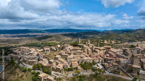 vistas del hermoso pueblo de Sos del Rey Católico en Aragón, España photo