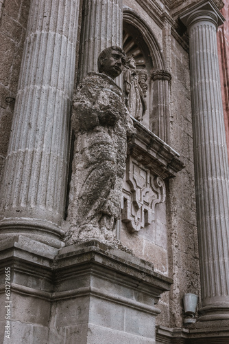 Estatua iglesia