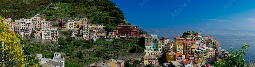 View on the cliff town of Manarola, one of the colorful Cinque Terre on the Italian west coast