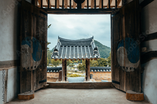 Obraz na płótnie views of traditional yangdong village in gyeongju, south korea w salonie