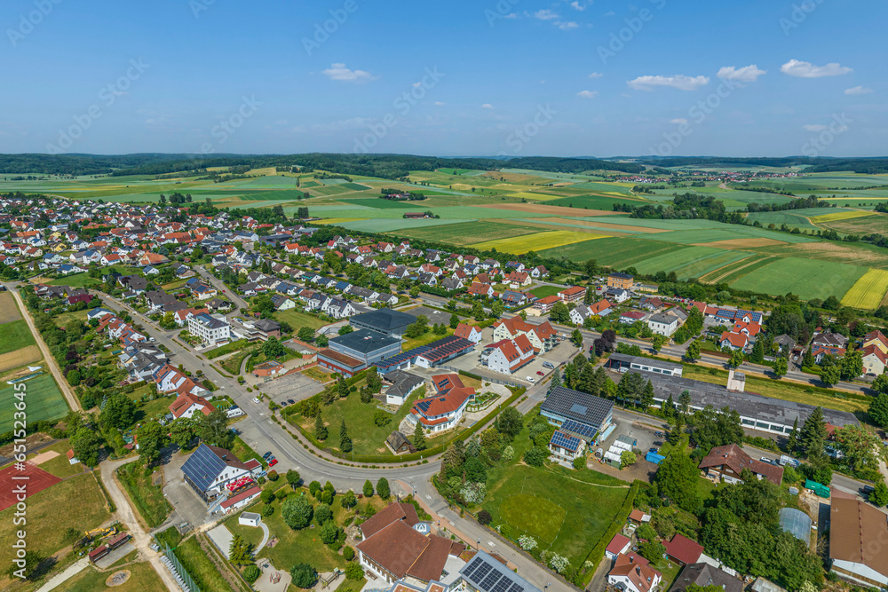 Die Gemeinde Tapfheim im schwäbischen Donau-Ries im Luftbild