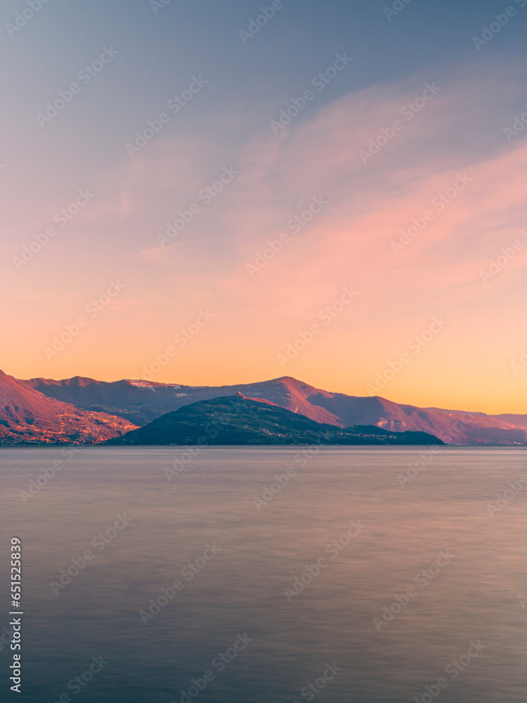 Lago d'Iseo, tramonto su Monte Isola