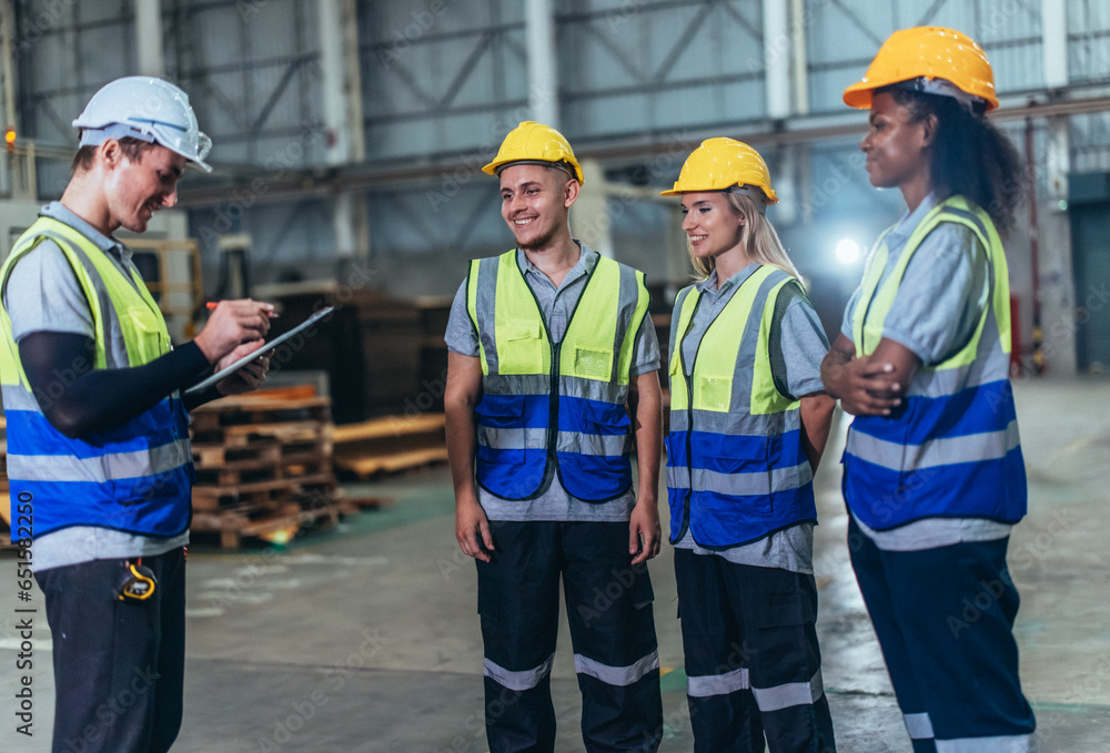 A cardboard factory manager assesses staff performance, guides improvement, bridges competency gaps A cardboard factory manager assesses staff performance, guides improvement, bridges competency gaps