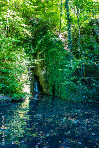 Obraz na płótnie Artificial small waterfall in Hungary w salonie
