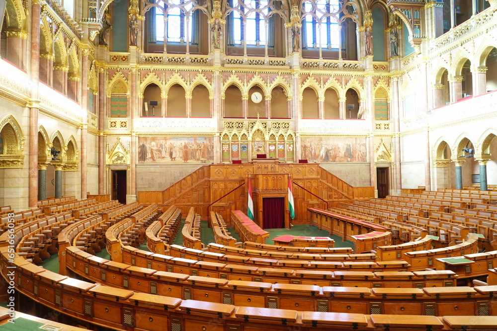 Obraz premium Budapest, Hungary - August 22, 2023: Interior of the Hungarian Parliament building