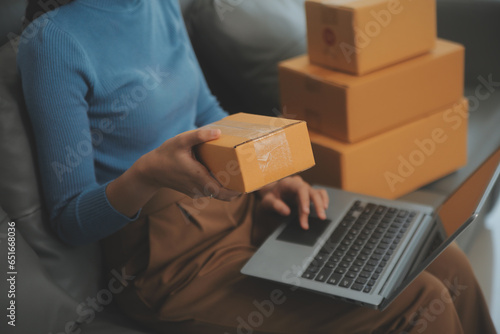 Business woman start up small business entrepreneur SME success .freelance woman working at home with Online Parcel delivery. SME and packaging deliveryconcept © Phanphen