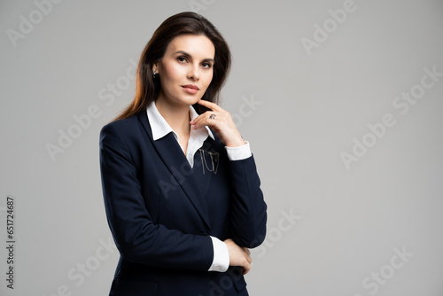 Photo young intelligent marketing assistant businesswoman worker woman touch chin posing thinking serious face. Formalwear secretary job young girl.