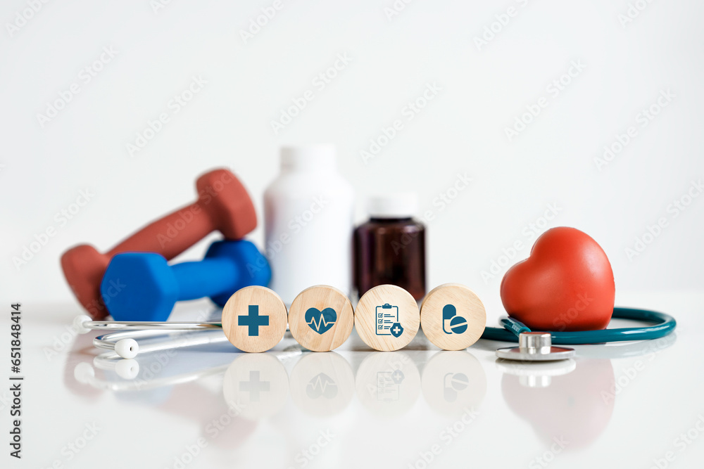 Φωτογραφία Wooden cubes with icons of medical or health care