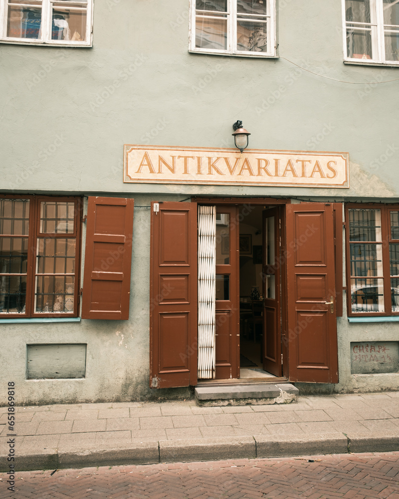 Obraz na płótnie Antikvaras Vidas antique store in the Old Town of Vilnius, Lithuania w salonie