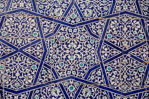 yes star shaped patterns with the inner beautiful decorations in the blue color and light green color