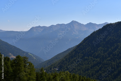 Schöne Landschaft mit Bergen im Ultental in Südtirol  © Sigena