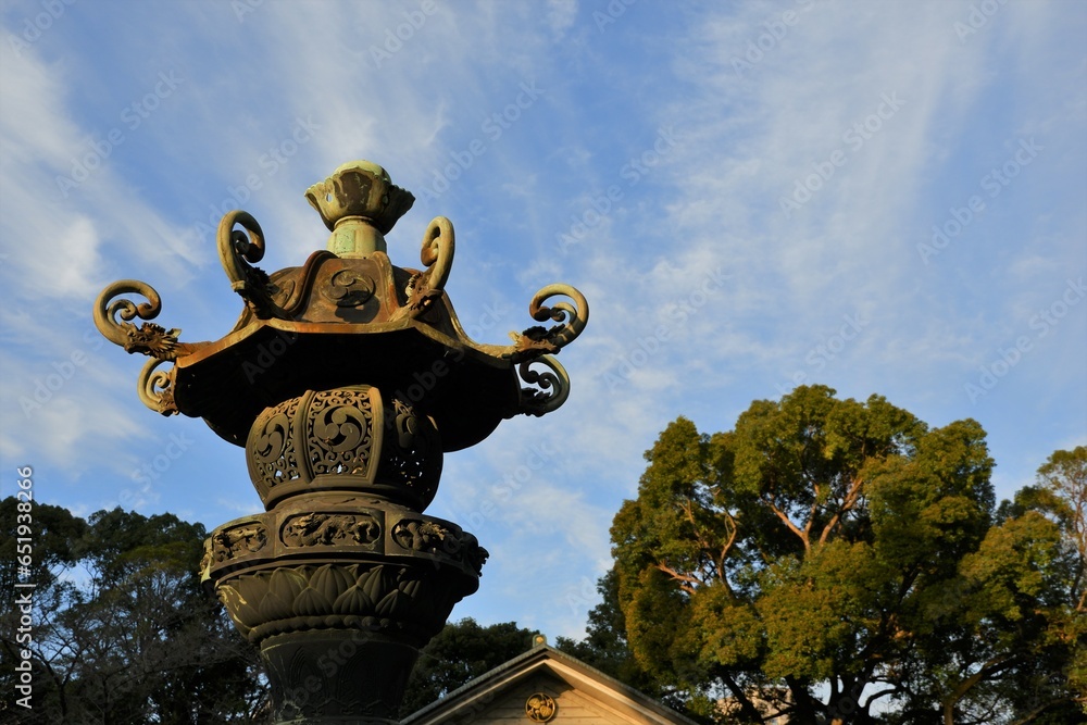 Obraz premium 日枝神社、赤坂、hie-jinja、神社、東京、日本、神道、屋外、参拝、お参り、初詣、信仰、崇拝、祈り、お願い、建築、建物、空、赤、青、