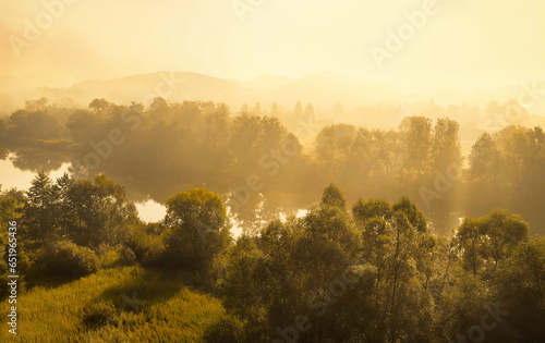 Fototapeta Naklejka Na Ścianę i Meble -  Mglisty krajobraz Tyniec