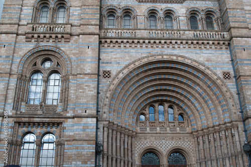 Fasada starego budynku Muzeum Historii Naturalnej w Londynie © Meija