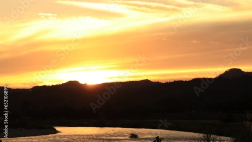 美しい夕焼け空　山に沈んでいく太陽 photo