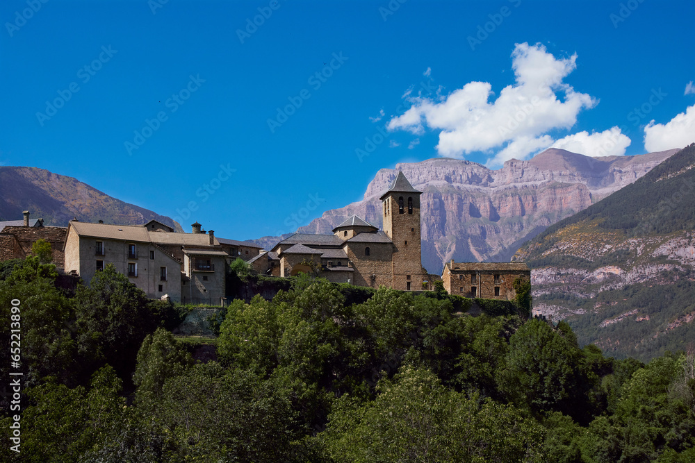 Obraz premium Panoramic view of Torla, a town in the Aragonese Pyrenees in the Ordesa and Monte Perdido National Park. In the background, Mount Mondarruego