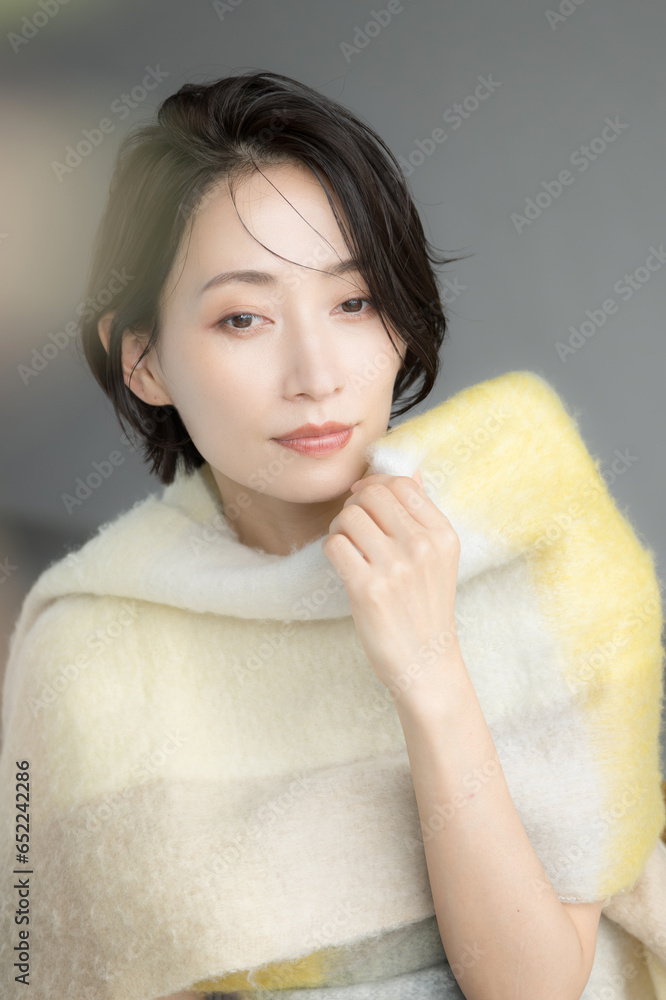美しい女性の秋冬のビューティーイメージ 縦 美しい女性の秋冬のビューティーイメージ 縦