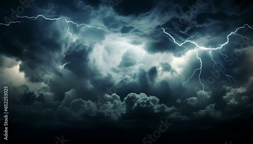 Spektakulärer Blitzschlag: Gewitterhimmel