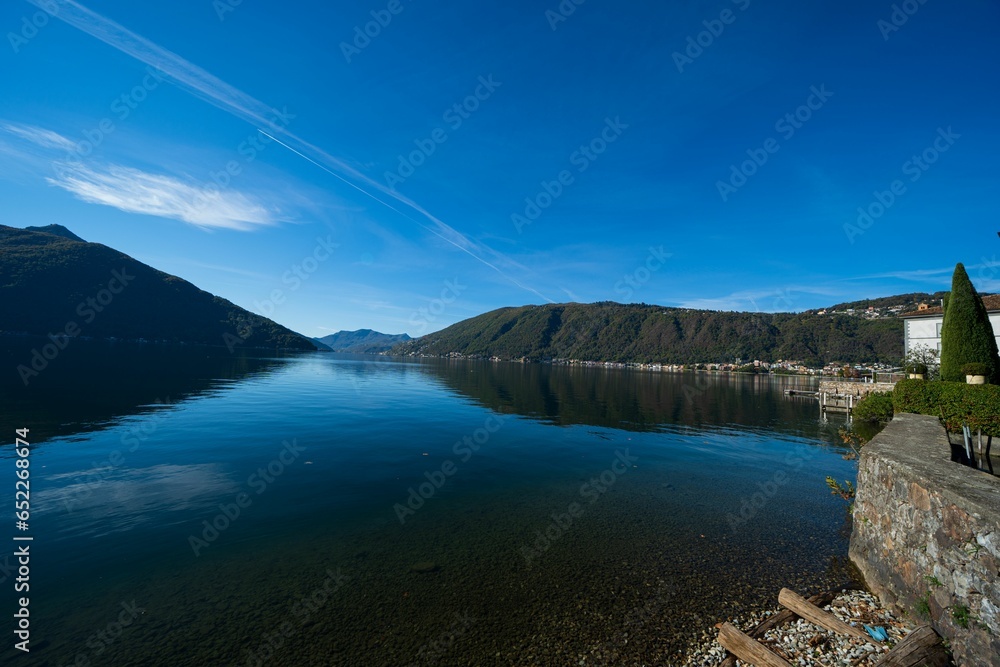 Fototapeta premium Beautiful view of Lake Lugano in the fall season