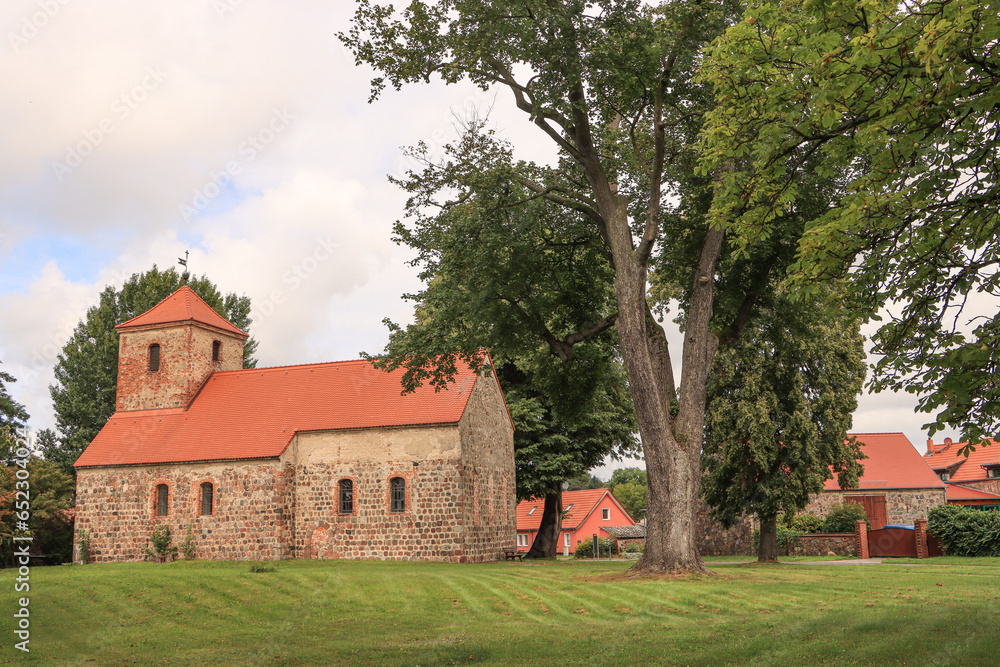 Dorfkirche in Garzau in der Märkischen Schweiz