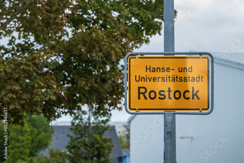 Ortseingangschild der Stadt Rostock in Deutschland