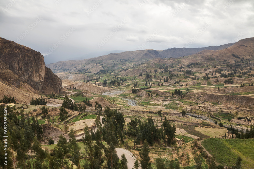 Reise durch Südamerika, Peru. Wandern im Colca Canyon entlang des Rio Colca. Reise durch Südamerika, Peru. Wandern im Colca Canyon entlang des Rio Colca.