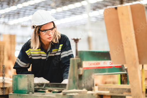 woman carpenter worker wear...